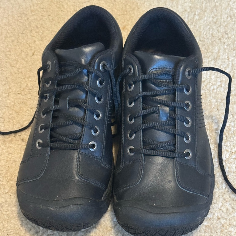 Black Leather Casual Lace-Up Sneakers